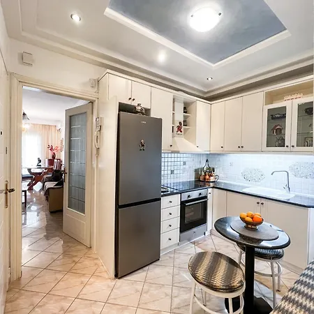 Homevision - Spacious And Warm - Very