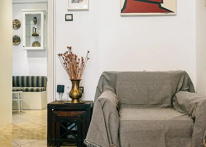 Homevision - Spacious And Warm - Very