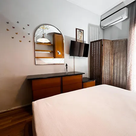 Homevision - Spacious And Warm - Very *