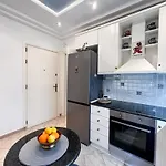 Apartament Homevision - Spacious And Warm - Very Salonic