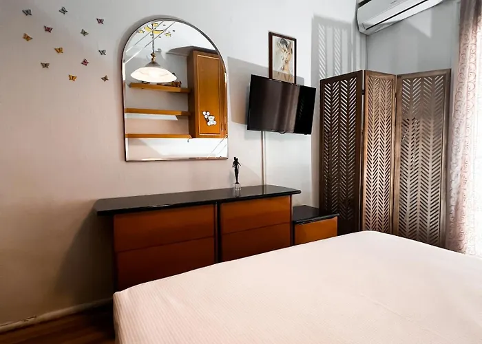 Homevision - Spacious And Warm - Very *